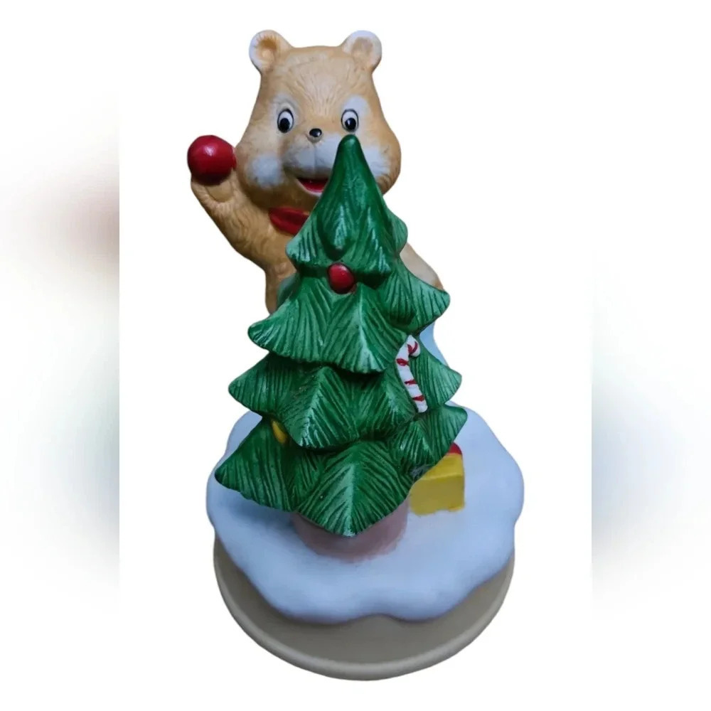 Vintage Christmas Bear Music Box Winds up to "White Christmas."​​​​​ - Picture 2 of 6
